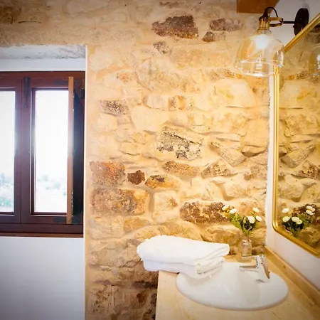 Mina Nai, Holiday home *