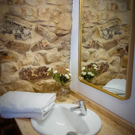 Mina Nai, بيت للعطل